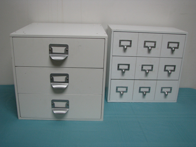 (2) SMALL WHITE WOOD 3-DRAWER CABINETS  (# B-3024)