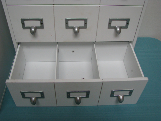 (2) SMALL WHITE WOOD 3-DRAWER CABINETS  (# B-3024)